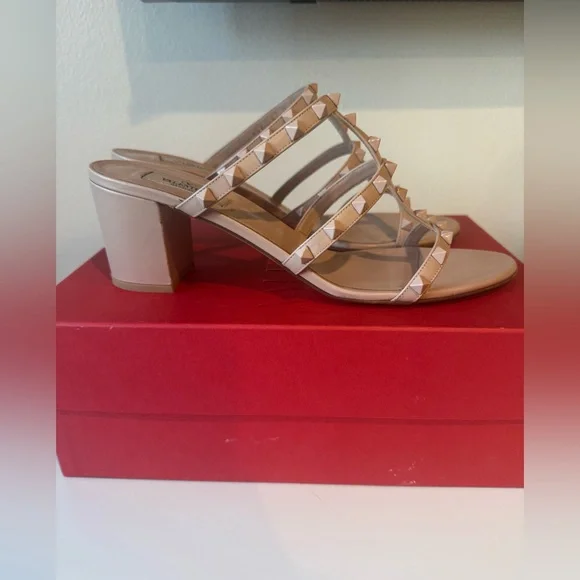 Valentino Garavani Women's Nude/Pink Tonal Rockstud Sandal Block Heels - Picture 7 of 17